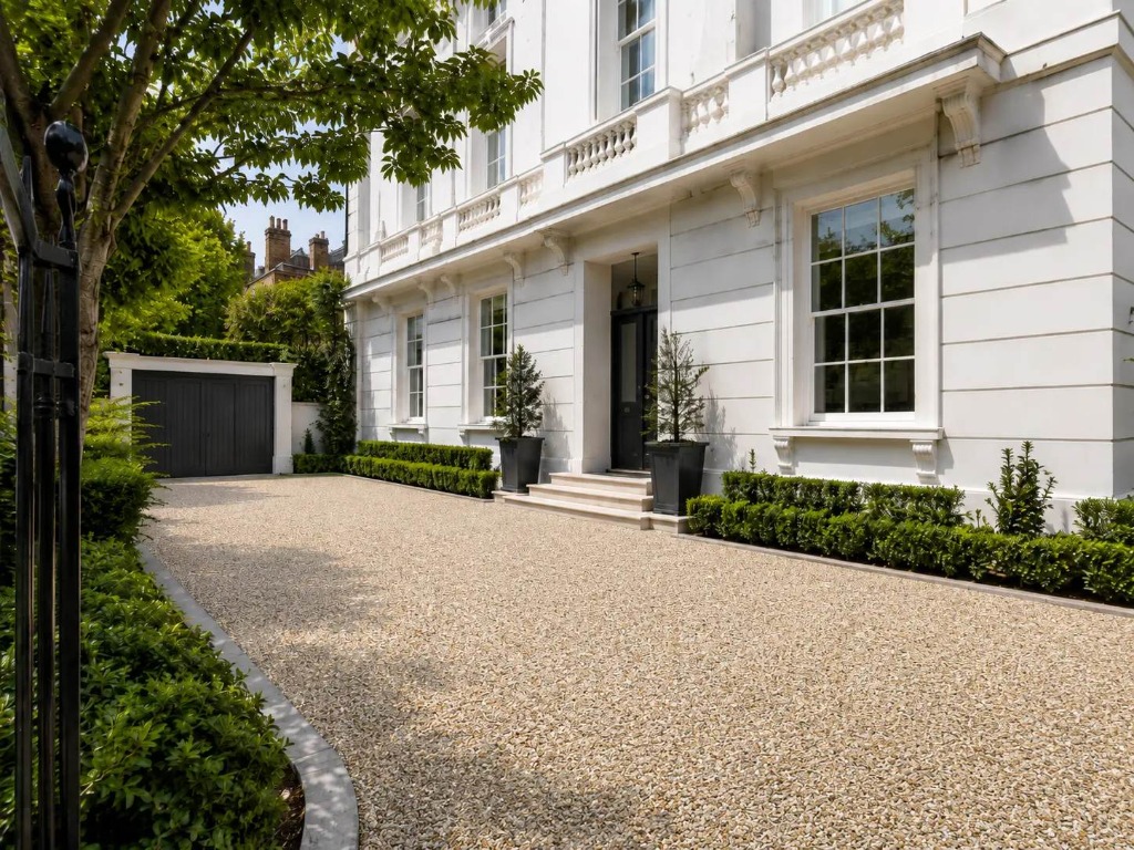 Resin bound driveway in Westminster by Windsor Resin Driveways
